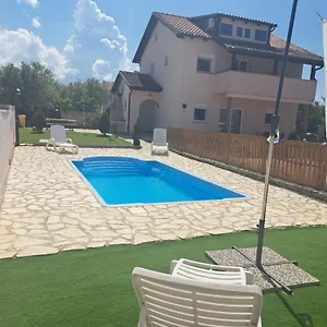100 C Apartment